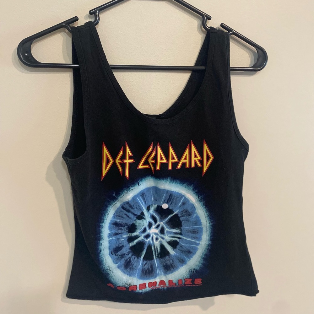 Forever 21 Black Sleeveless Graphic Crop Top